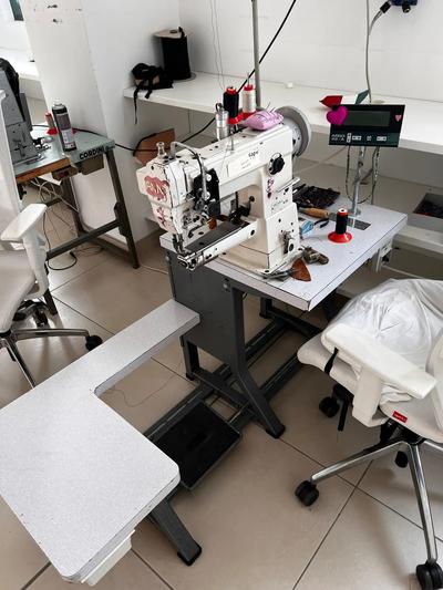 Macchinari e attrezzature per pelletteria e produzione borse - Linea produttiva completa con macchine da taglio, cucitura e finitura, scaffalature, banchi da lavoro, etc. provenienti dalla Liquidazione Giudiziale 705/2024 del Tribunale di Milano. Asta online tramite la piattaforma www.astebusiness.it (asta 31981). Possibilità di formulare offerte sia per i singoli lotti che per il lotto completo.