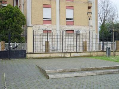 Piena proprietà appartamento, catastalmente a destinazione ufficio, della...