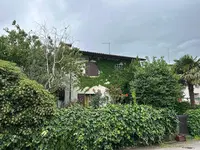 Quota indivisa di 7/16 di villetta bifamiliare con...