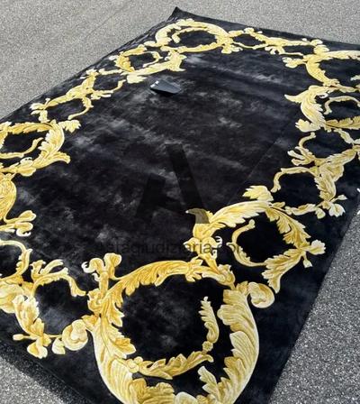 Lotto 48 - Tappeto marca "Versace"