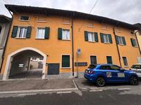 LOTTO COSTITUITO DA UN APPARTAMENTO E DA UN POSTO AUTO...