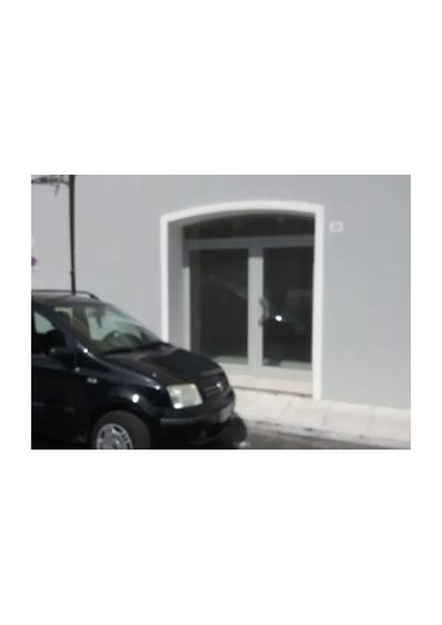 Piena proprietà di porzione di fabbricato ad uso ufficio a piano terra facente parte di fabbricato a destinazione abitazioni, negozi e uffici, sito nel Comune di Mirandola (MO), Via Roma n. 23
