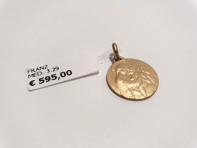(Lotto n.1793) un ciondolo con immagine religiosa in oro giallo 18 kt gr. 3,29