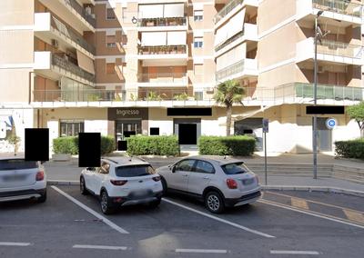 Ramo d'azienda costituito dal punto vendita in Via Dell'Olimpiade nn. 15, 17...