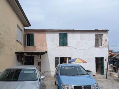 Piena ed intera proprietà in Comune di Sarzana (SP) avente accesso...