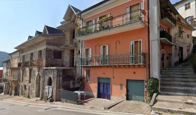 N. 3 abitazioni in Via Garibaldi 61, in catasto Fg. n. 17, p.lla 96, sub 3, A/4, vani 5,5, piano T1/ Fg.n. 17, p.lla 96, sub 7, A/4, vani 6, piano T1/ Fg.n. 17, p.lla 96, sub 8, A/4, vani 6, piano T-2;Terreno Via Garibaldi n. 61 - Corte, al N.C.T. Fg n. 17, p.lla 98N. 5 Terreni Via Aldo Moro–N.C.T. Fg.n. 27, p.lla 868, sub 2/ Fg.n. 27, p.lla 868, sub 20/Fg.n. 27, p.lla 868, sub 17/Fg.n. 27, p.lla 868, sub 18, /Fg.n. 27, p.lla 868, sub 21