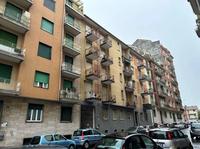 Alloggio sito al piano quarto composto da ingresso, una...