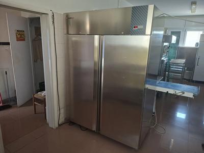 (Lotto n. 1) Armadio verticale doppia porta,  refrigerato ventilato marca...