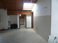 Abitazione accatastata sottotetto composto da tre locali e bagno.