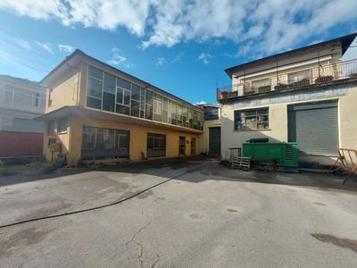 Capannone industriale con uffici, situato nella immediata periferia di Itri (LT), in posizione strategica lungo il corso Appio Claudio lato Roma. Superficie commerciale totale: 1107 mq Per maggiori informazioni visitare il portale www.quimmo.it - Codice annuncio 2537439