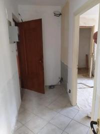 Alloggio composto da tre vani e servizi al secondo piano...