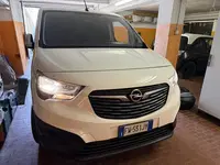 Furgone Opel combo targato FW531JY