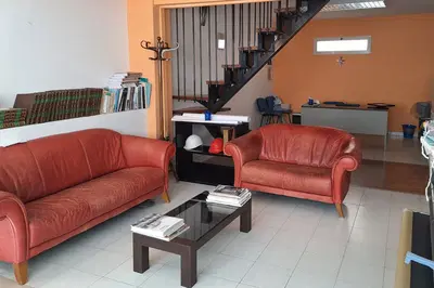 Ufficio al piano ammezzato di un edificio residenziale con garage al piano terra situati in Calatafimi-Segesta (TP), in Via Paolo Pisano n. 47.Sup commerciale : 77,10 mq Per maggiori informazioni visitare il portale www.quimmo.it - Codice annuncio 2638064