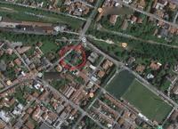 Appartamento al piano terra (rialzato) con locali accessori (no garage) al piano interrato.Ampio locale ad uso ingresso che distribuisce alla zona giorno, sul lato sinistro, costituita da locale a...