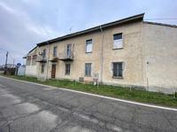 Piena proprietà di complesso immobiliare costituto da...