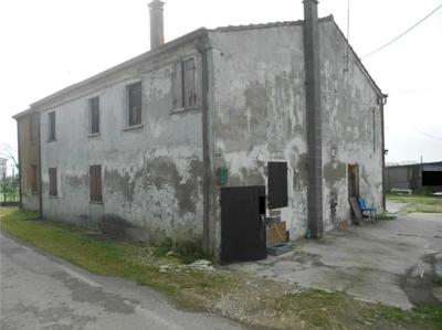 Proprietà per la quota 1/1 di porzione di fabbricato residenziale contiguo...