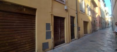 Piena proprietà per la quota di 1/1 di Magazzino è situato al piano terra di...