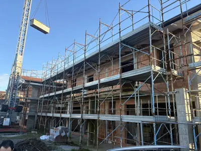 LOTTO 1: villetta trifamiliare ricavata dalla demolizione e ricostruzione di un vecchio fabbricato, allo stato di rustico/cantiere 