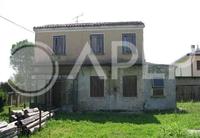 Lotto 1 - piena proprietà di fabbricato residenziale in...