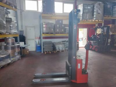 Lotto 16: N. 1 Stoccatore marca Linde, modello ML10, portata 1.000 kg, sollevamento mt. 3