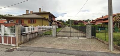 Immobile con struttura in legno composto da un locale ad...