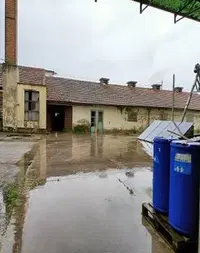 Piena proprietà di due abitazioni, un complesso di...