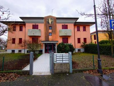 Appartamento con cantina ed autorimessa della superficie commerciale complessiva di 82,50 mq, in Aquileia, Localita' San zili n. 2/a