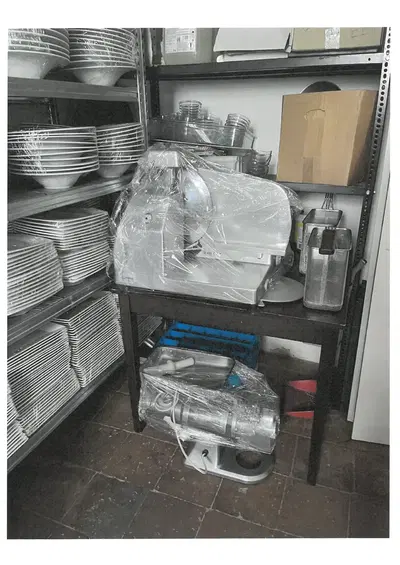 Arredo locale ristorazione + stoviglie + cucina + arredo appartamento/zona...