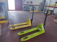 Lotto 15: N. 1 transpallet manuale marca Pramca portata...