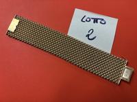 UN BRACCIALE A FASCIA IN ORO TITOLO 750, PESO G 87,80  