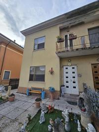 Piena proprietà della consistenza immobiliare , composta...