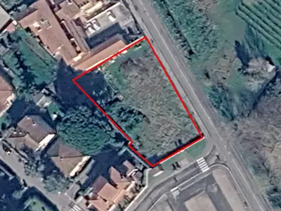 Area urbana di 1.470 mq sita a Capannoli (PI), in via Gramsci. Per maggiori informazioni visitare il portale www.quimmo.it - Codice annuncio 2638810