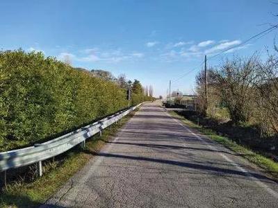 Compendio immobiliare in Comune di Cordignano (TV), Via Palù nn. 49, 51, 53:...