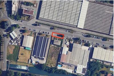 Area pertinenziale di 300 mq, sita in Inzago (MI), Via Marconi 8. Per maggiori informazioni visitare il portale www.quimmo.it - Codice annuncio 25132