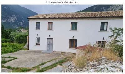 Fabbricato soggetto a ristrutturazione totale. La parte esterna è finita.