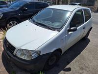 Autocarro Fiat PuntoPer visionare la documentazione...
