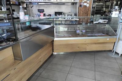 Lotto composto da arredamento e attrezzature bar, come da elenco allegato.