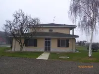Alloggio sito al piano terra, con locale caldaia e...