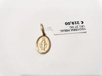 (Lotto n.1810) un ciondolo in oro giallo 18 kt con...