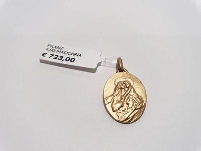 (Lotto n.1798) un ciondolo in oro giallo 18 kt con immagine della Madonna gr. 4,00