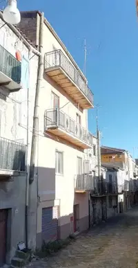 Immobile abitativo costituente un unico fabbricato che...