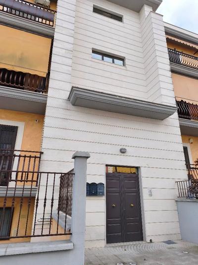 Appartamento e box auto pertinenziale , ubicati rispettivamente al II piano ed al piano interrato del fabbricato condominiale sito in San Ferdinando di Puglia alla Traversa di via  Paolo Borsellino, civico 13. Appartamento di 73 mq di superficie totale (69 escluso le aree scoperte) dotato di APE -Classe C-Box auto di 26 mq di superficie catastale (consistenza 23 mq)Immobili liberi 