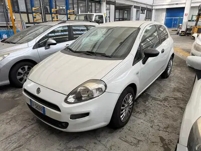 Autocarro Fiat PuntoPer visionare la documentazione disponibile, si invitano le parti interessate a visitare la pagina dell'asta sul portale www.industrialdiscount.it - codice asta 10382