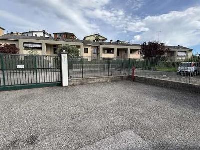 LOTTO 1 – quota di 1/2 (50%) del diritto di PIENA PROPRIETA’ dell’unità immobiliare abitativa al piano terra costituita da tre locali