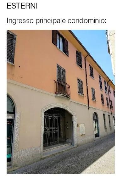 Piena Proprietà. In Comune di OGGIONO (LC), Sezione di OGGIONO, nel fabbricato condominiale in Via Camillo Benso Conte di Cavour n. 5 - Vicolo Sant'Agata n. 1, negozio composto da locale open space, bagno e antibagno al piano terra; con annesso vano ad uso cantina al piano interrato.
