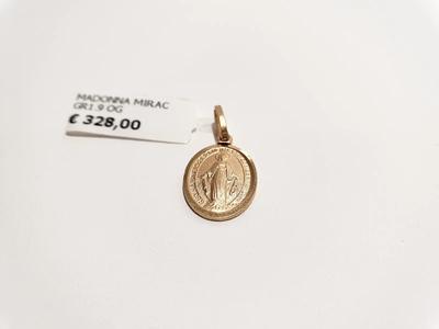 (Lotto n.1799) un ciondolo in oro giallo 18 kt con immagine della Madonna gr. 1,90