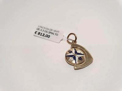 (Lotto n.1812) un ciondolo in oro giallo 18 kt con smalto a forma di rosa...