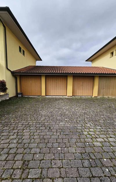 Unità immobiliare ad uso garage posta al piano terreno di un fabbricato monopiano sito al numero civico 20 di via Giampiero Alvisi nel comune di Fucecchio. 