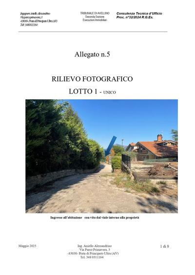 Diritto di piena proprietà in ragione della quota di ½ (un mezzo) dei seguenti immobili: abitazione, con accesso da strada privata, su due livelli, piano terra e primo piano, con deposito annesso al piano interrato e cantina adiacente allo stesso. Al piano interrato si può accedere oltre che da scala interna collegata al piano terra, direttamente da scala esterna collegata al cortile antistante l’ingresso principale dell’abitazione. Ampio giardino pertinenziale di circa 2000 mq.