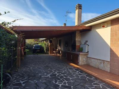 Porzione di villetta bifamiliare a Latina, Via Monte Cristallo 8